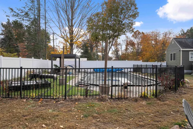 $575,000 | 6 Russet Lane, Hampstead, NH 03826