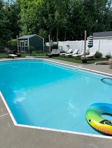 $575,000 | 6 Russet Lane, Hampstead, NH 03826