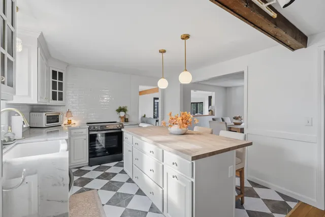 $575,000 | 6 Russet Lane, Hampstead, NH 03826