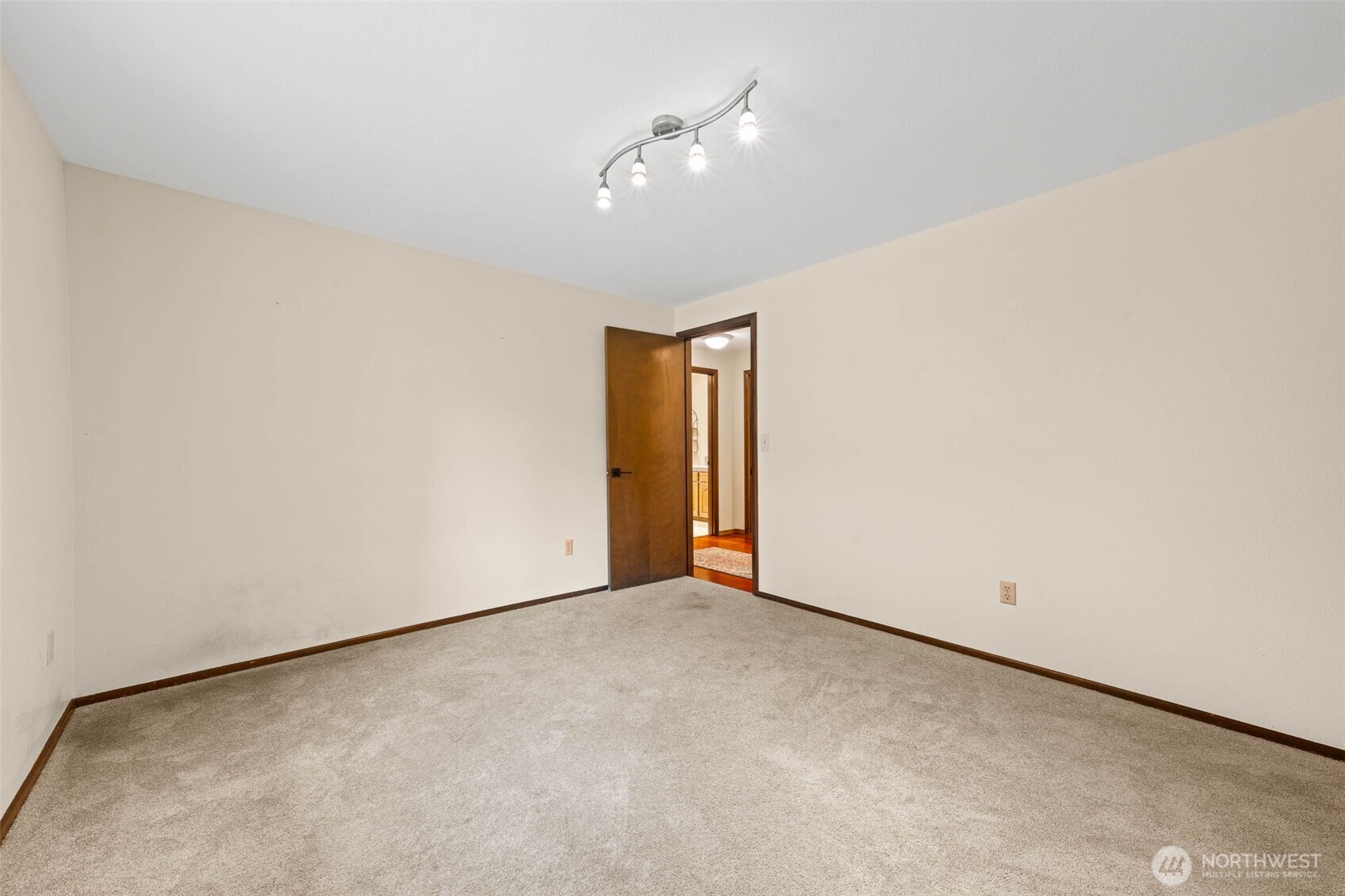 7925 Mullen Road Southeast Olympia, WA 98503 - Photo 12 of 40