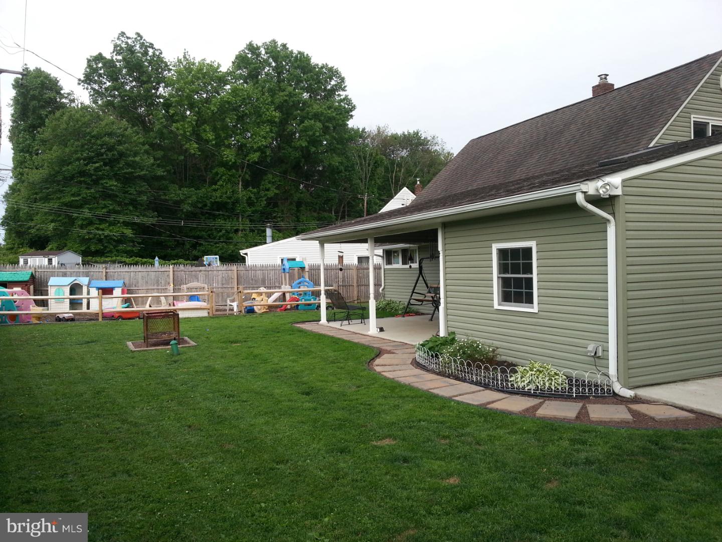 80 Ice Pond Road Levittown, PA 19057 - Photo 4 of 18 Exterior Back