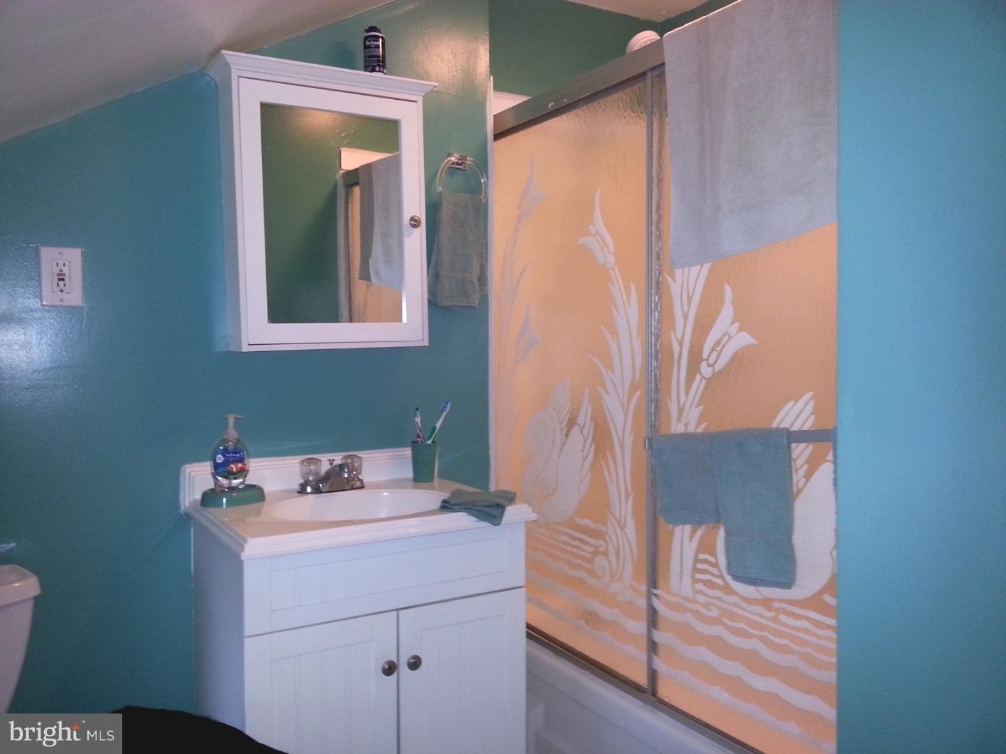 80 Ice Pond Road Levittown, PA 19057 - Photo 9 of 18 Bathroom
