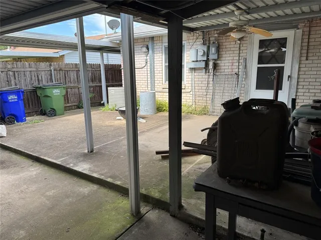 a view of a pathway of a house with wooden fence
