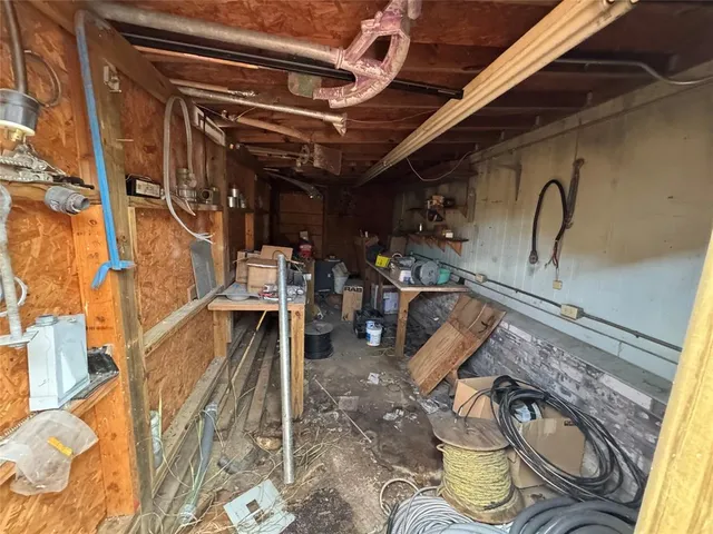 a view of residential houses with yard and trees