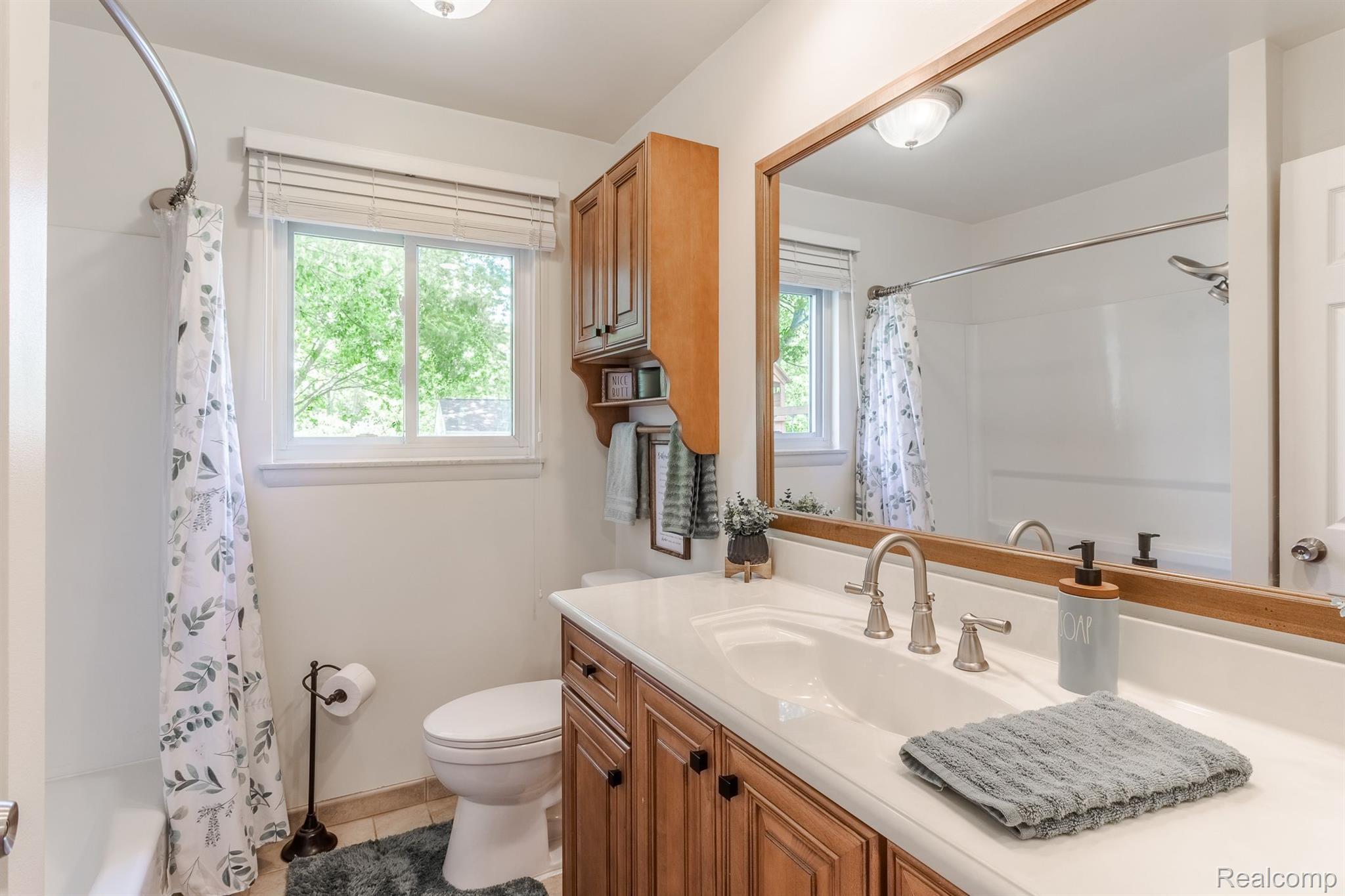 39990 Coronation Road Canton, MI 48188 - Photo 16 of 33 Gallery Image 16