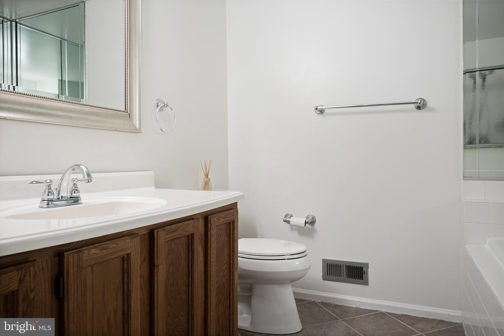 26 Stokes Road Mount Laurel, NJ 08054 - Photo 20 of 34 Master bath