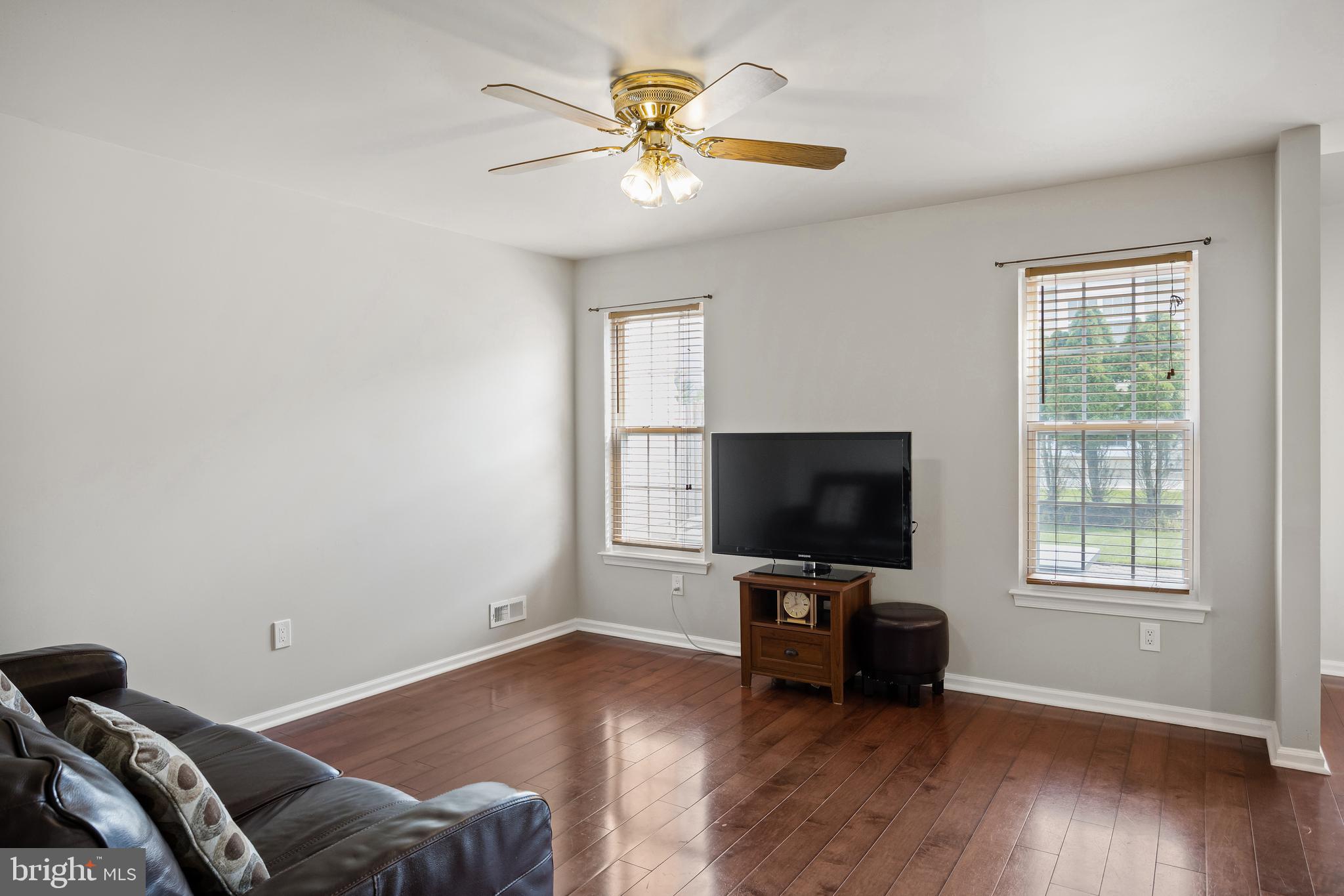 26 Stokes Road Mount Laurel, NJ 08054 - Photo 8 of 34 Family room