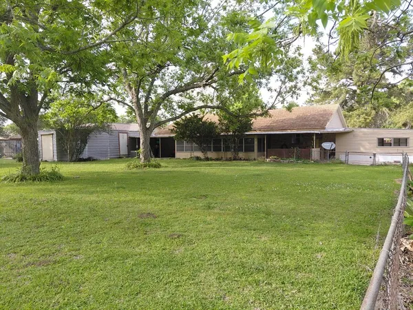 $229,000 | 1518 Avenue B, Danbury, TX 77534