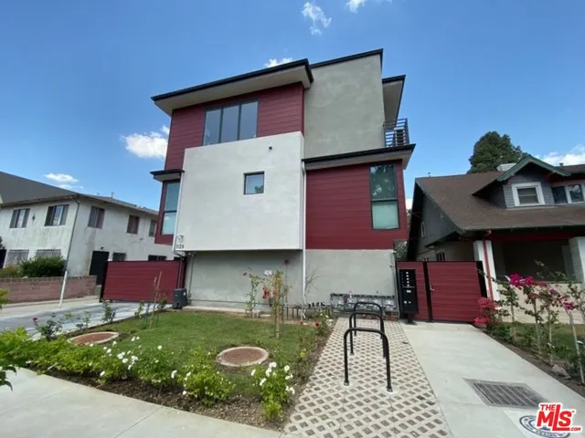 $5,750 | 1129 West 37th Street, Unit 2, Los Angeles, CA 90007