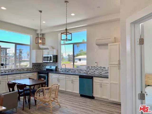 $5,750 | 1129 West 37th Street, Unit 2, Los Angeles, CA 90007