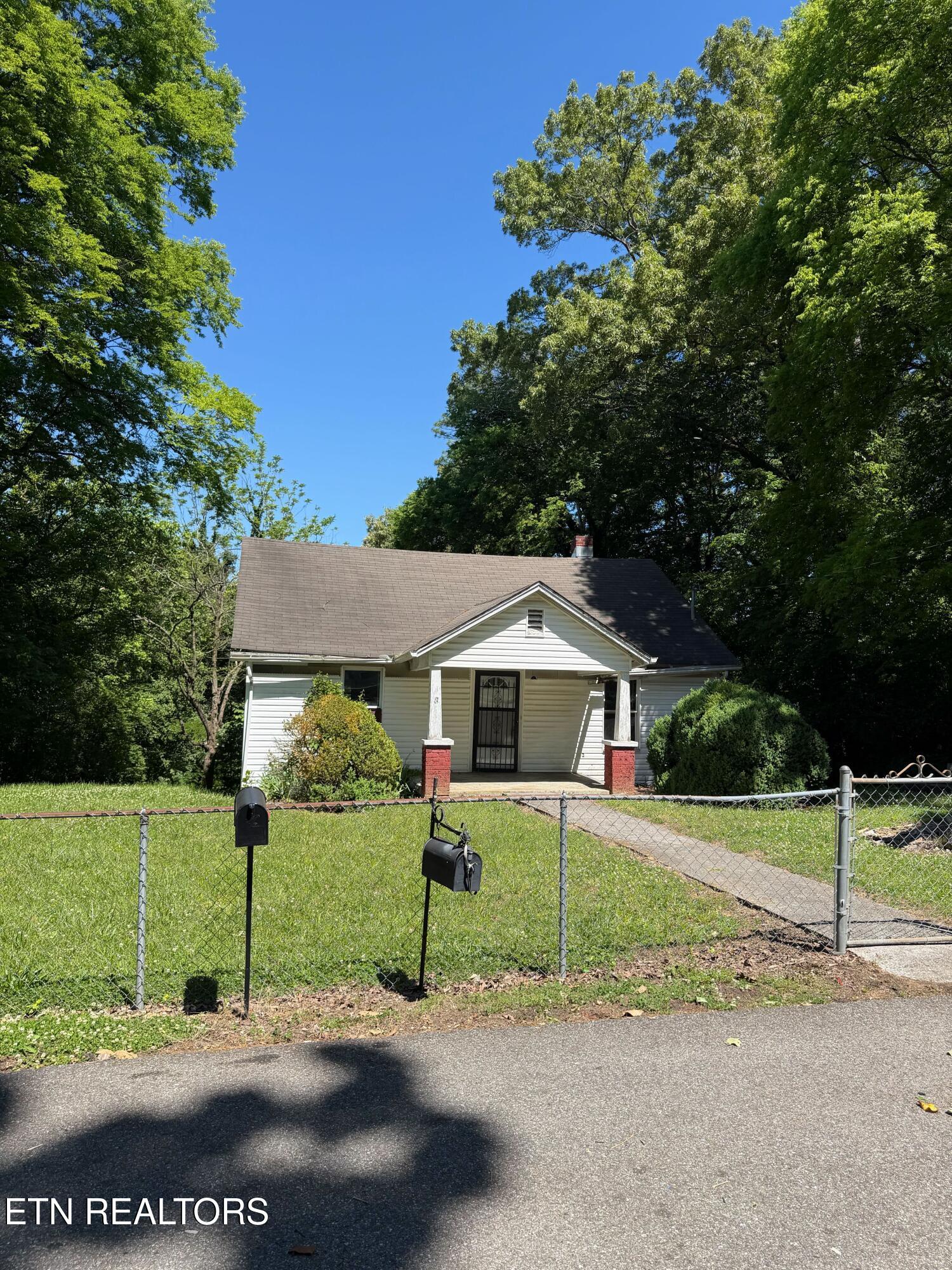 835 Spring Drive Southwest Knoxville, TN 37920 - Photo 1 of 10 IMG_1189