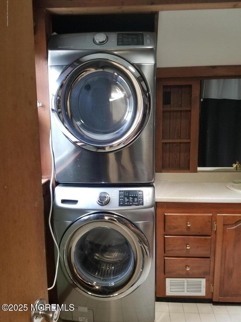 1139 Maxim Southard Road Howell, NJ 07731 - Photo 5 of 9 20180914164705405547000000-o