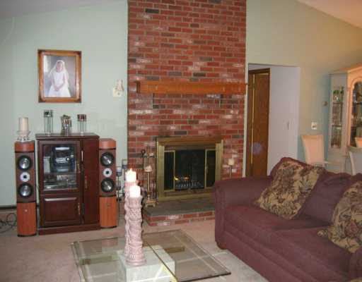 163 North Brayton Road Tiverton, RI 02878 - Photo 6 of 8 Living Room.