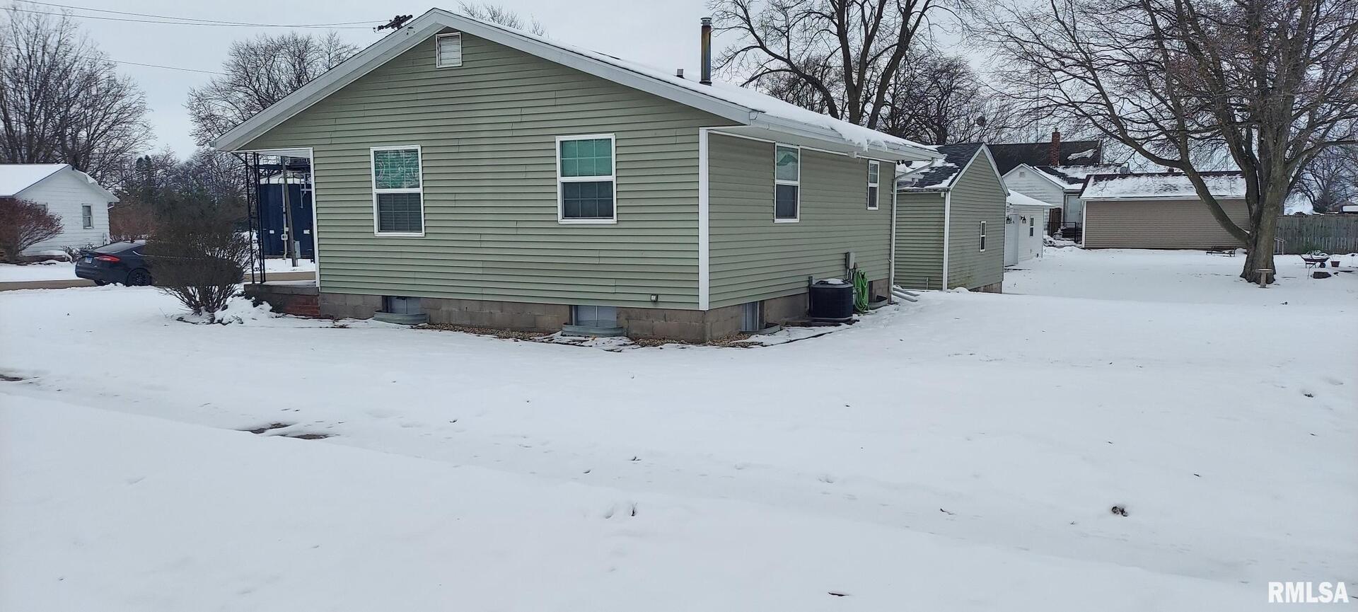 201 West E Street Alpha, IL 61413 - Photo 3 of 38
