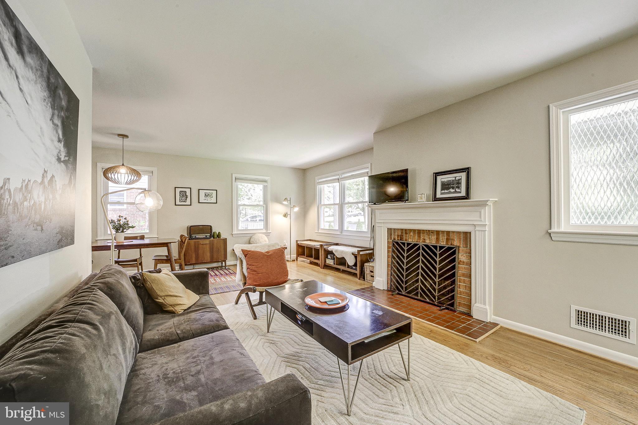 11436 Mapleview Drive Silver Spring, MD 20902 - Photo 4 of 37