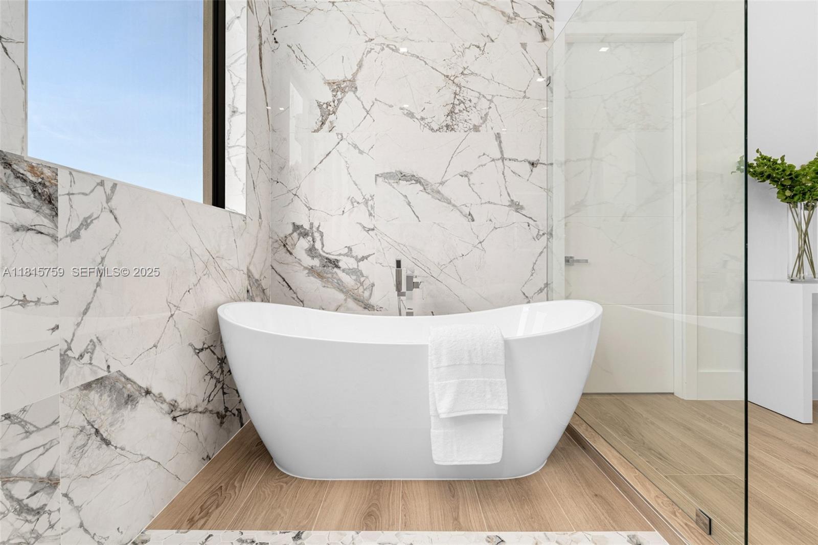 6200 Moss Ranch Road Pinecrest, FL 33156 - Photo 30 of 58 a view of a bathtub in a bathroom
