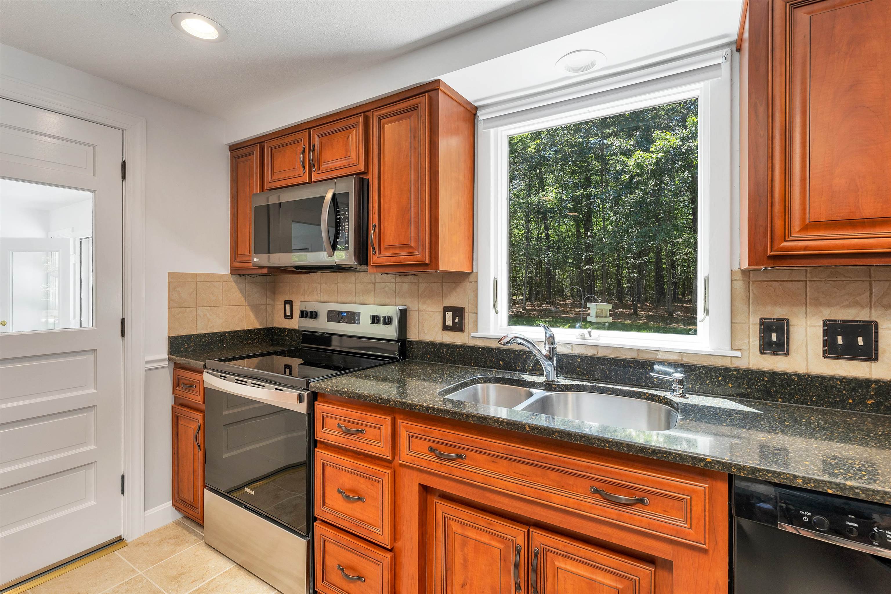 13 Evergreen Drive Bow, NH 03304 - Photo 6 of 36