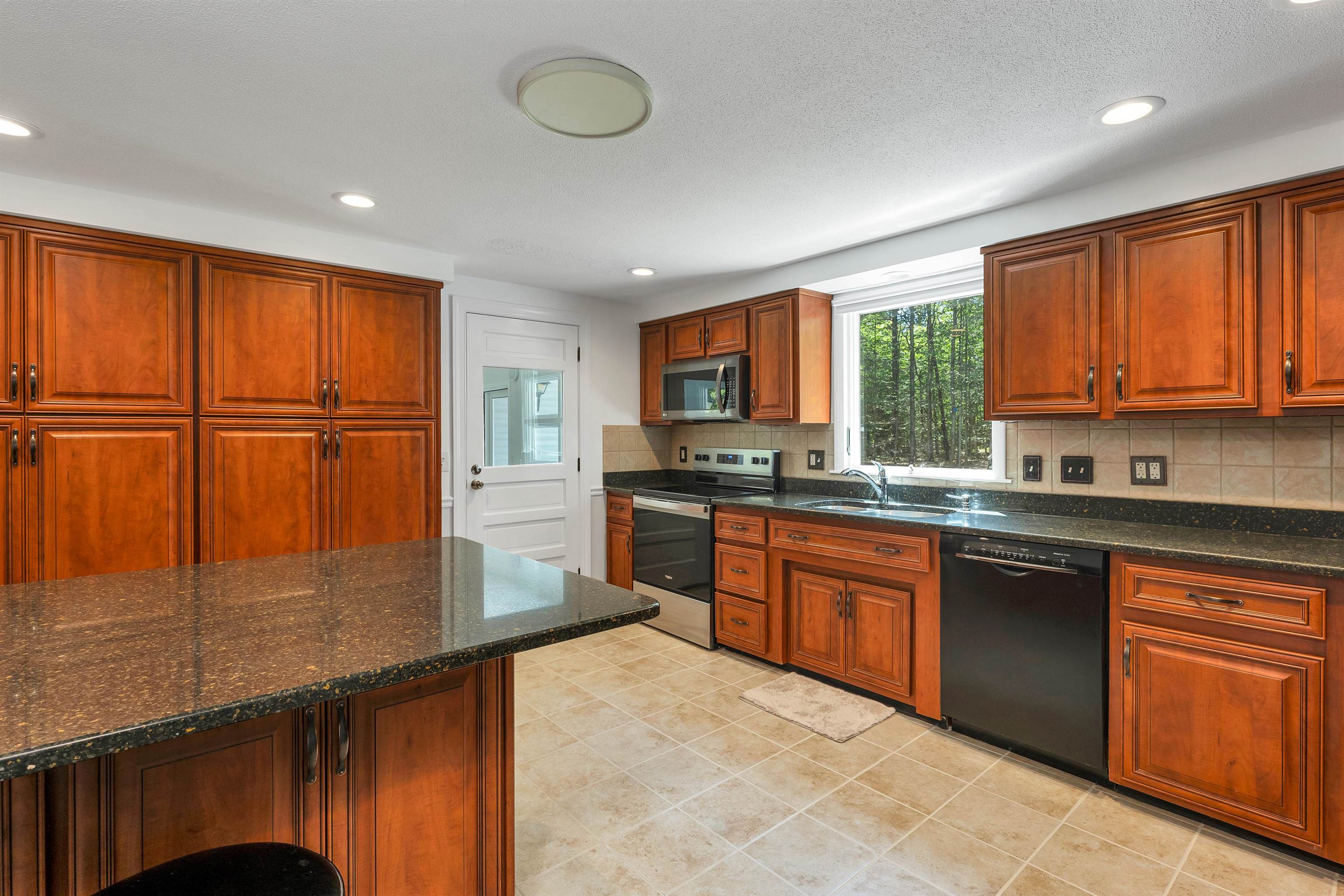 13 Evergreen Drive Bow, NH 03304 - Photo 8 of 36