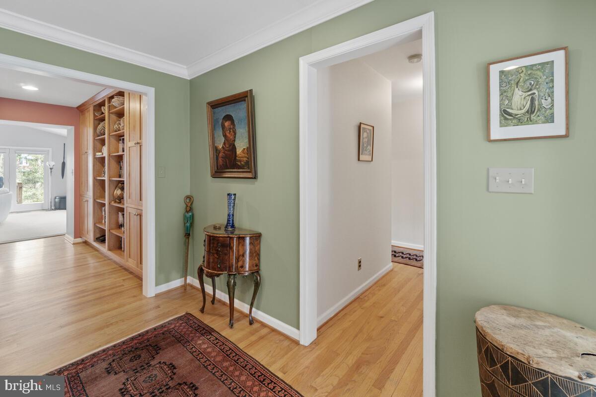 1016 Valewood Road Towson, MD 21286 - Photo 21 of 45 Hallway