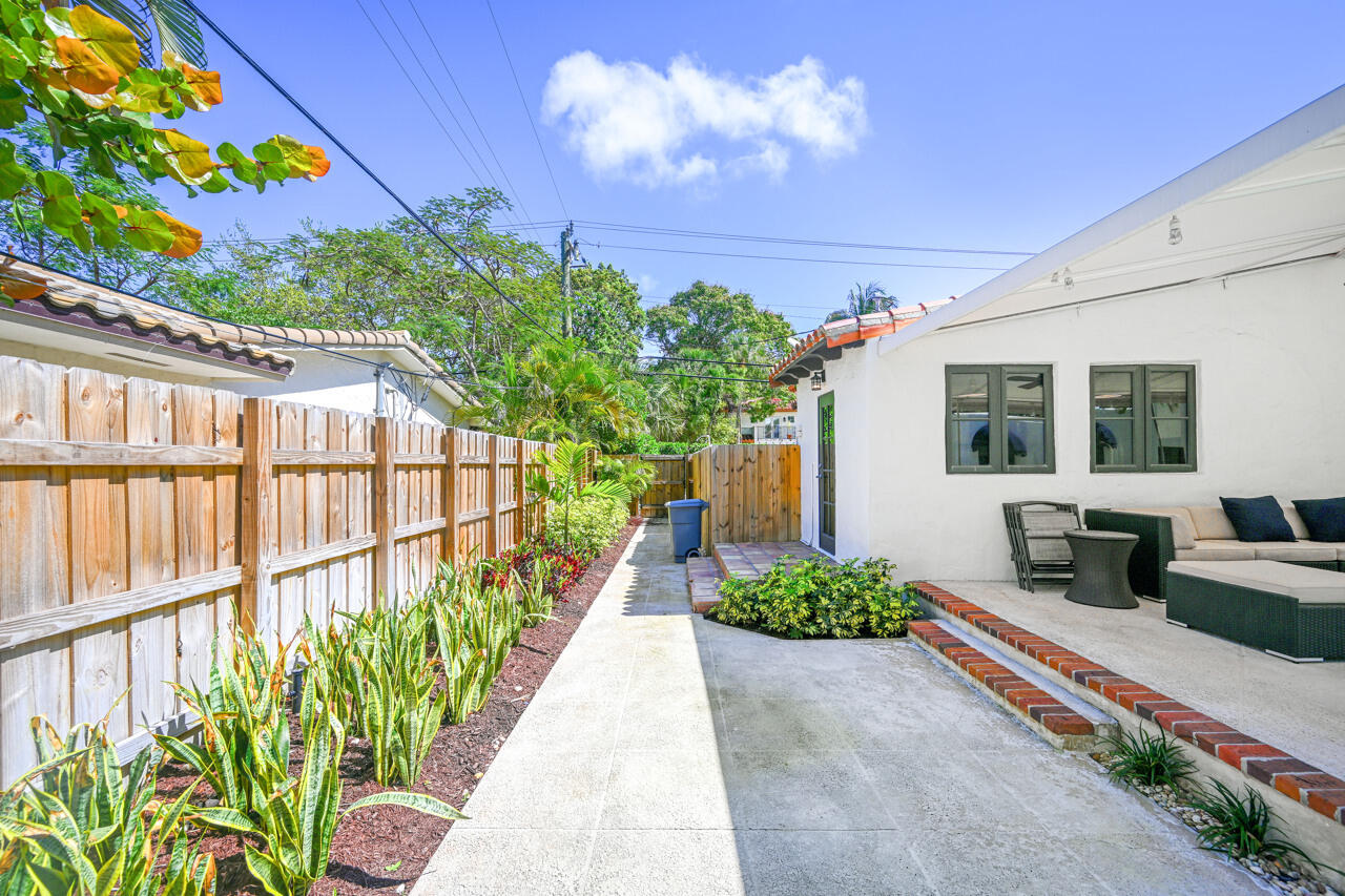 801 Hibiscus Street Boca Raton, FL 33486 - Photo 53 of 60 a view of a chairs and table in a patio