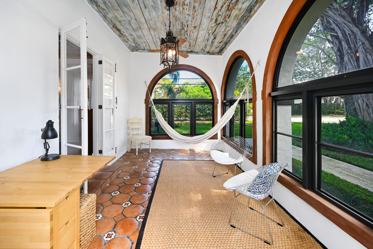 801 Hibiscus Street Boca Raton, FL 33486 - Photo 8 of 60 Sunroom.jpg (1)