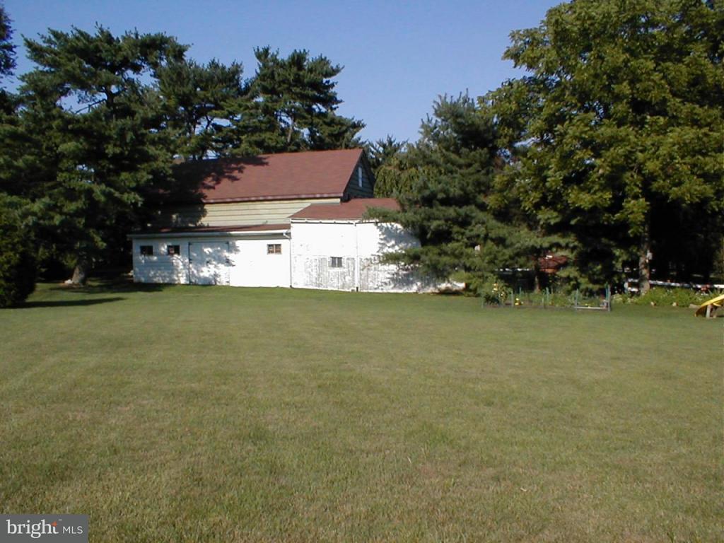 2121 Saddleridge Road Lancaster, PA 17601 - Photo 2 of 8