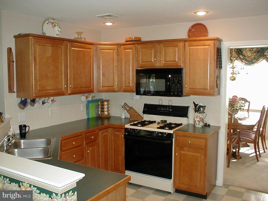 2121 Saddleridge Road Lancaster, PA 17601 - Photo 4 of 8