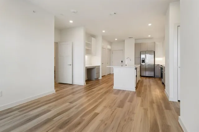 $1,319 | 405 North Ewing Avenue, Unit 308, Dallas, TX 75203