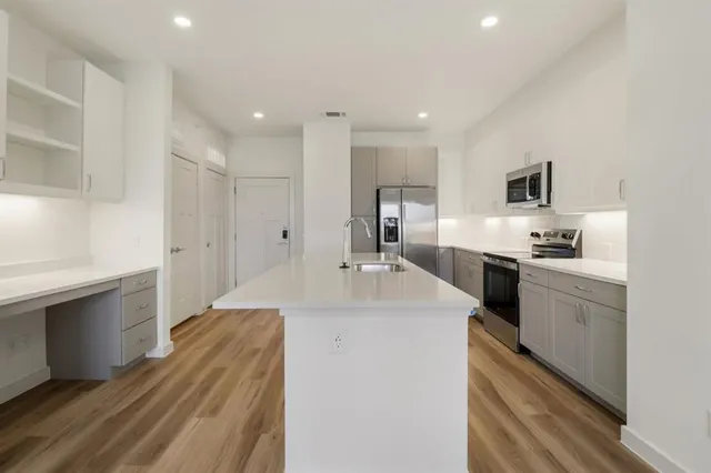 $1,319 | 405 North Ewing Avenue, Unit 308, Dallas, TX 75203