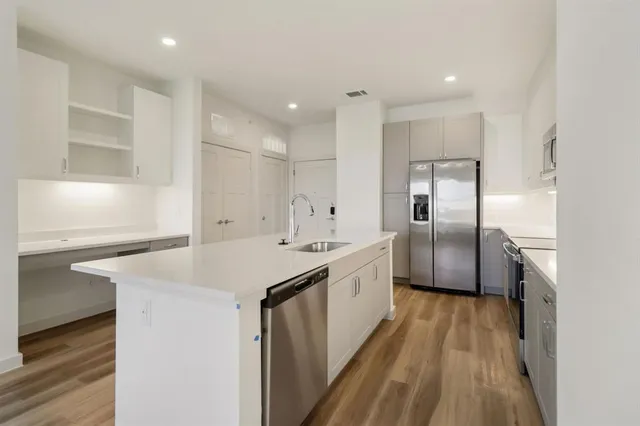 $1,319 | 405 North Ewing Avenue, Unit 308, Dallas, TX 75203