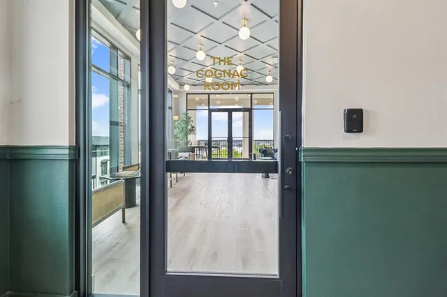 $1,319 | 405 North Ewing Avenue, Unit 308, Dallas, TX 75203