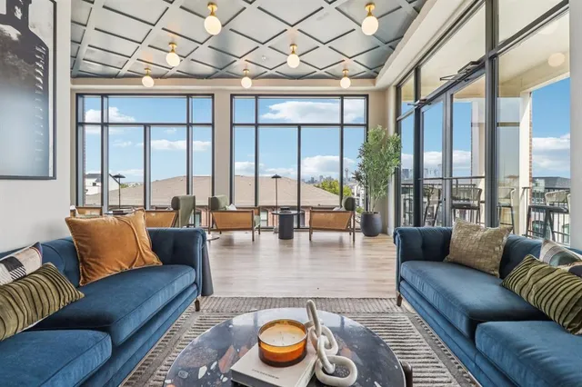 $1,319 | 405 North Ewing Avenue, Unit 308, Dallas, TX 75203