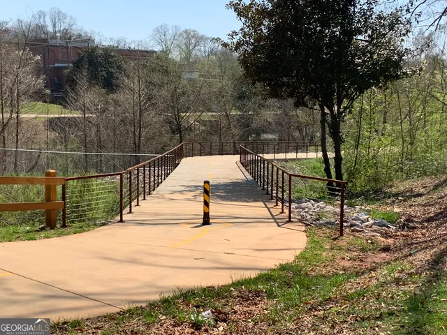 $895 | 713 A Jefferson Street, LaGrange, GA 30240