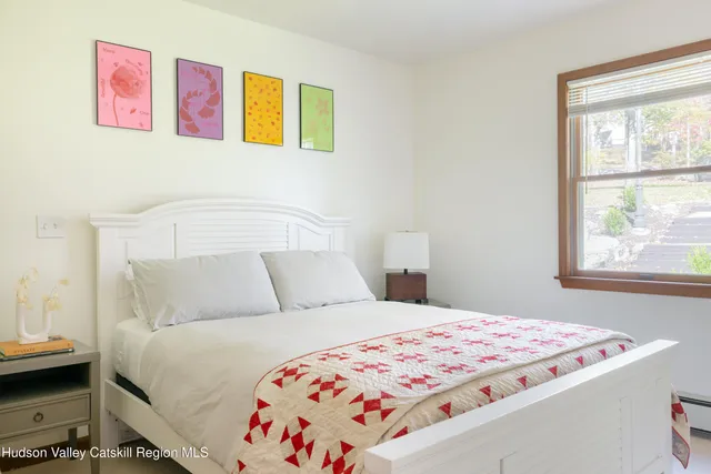 a view of livingroom with furniture