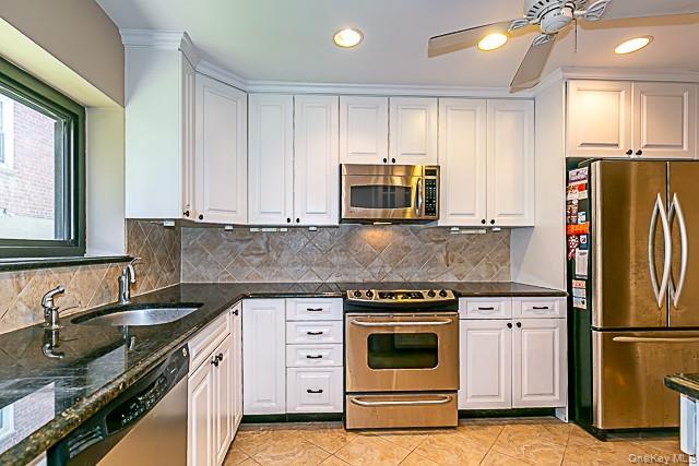 21 Canterbury Road Great Neck, NY 11021 - Photo 10 of 28