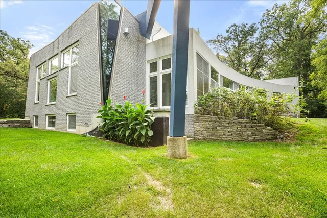 a view of a back yard of the house