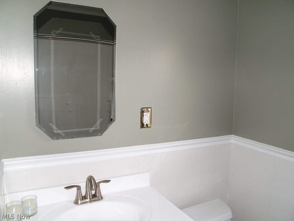 17420 Winslow Road Cleveland, OH 44120 - Photo 17 of 25 Gallery Image 17