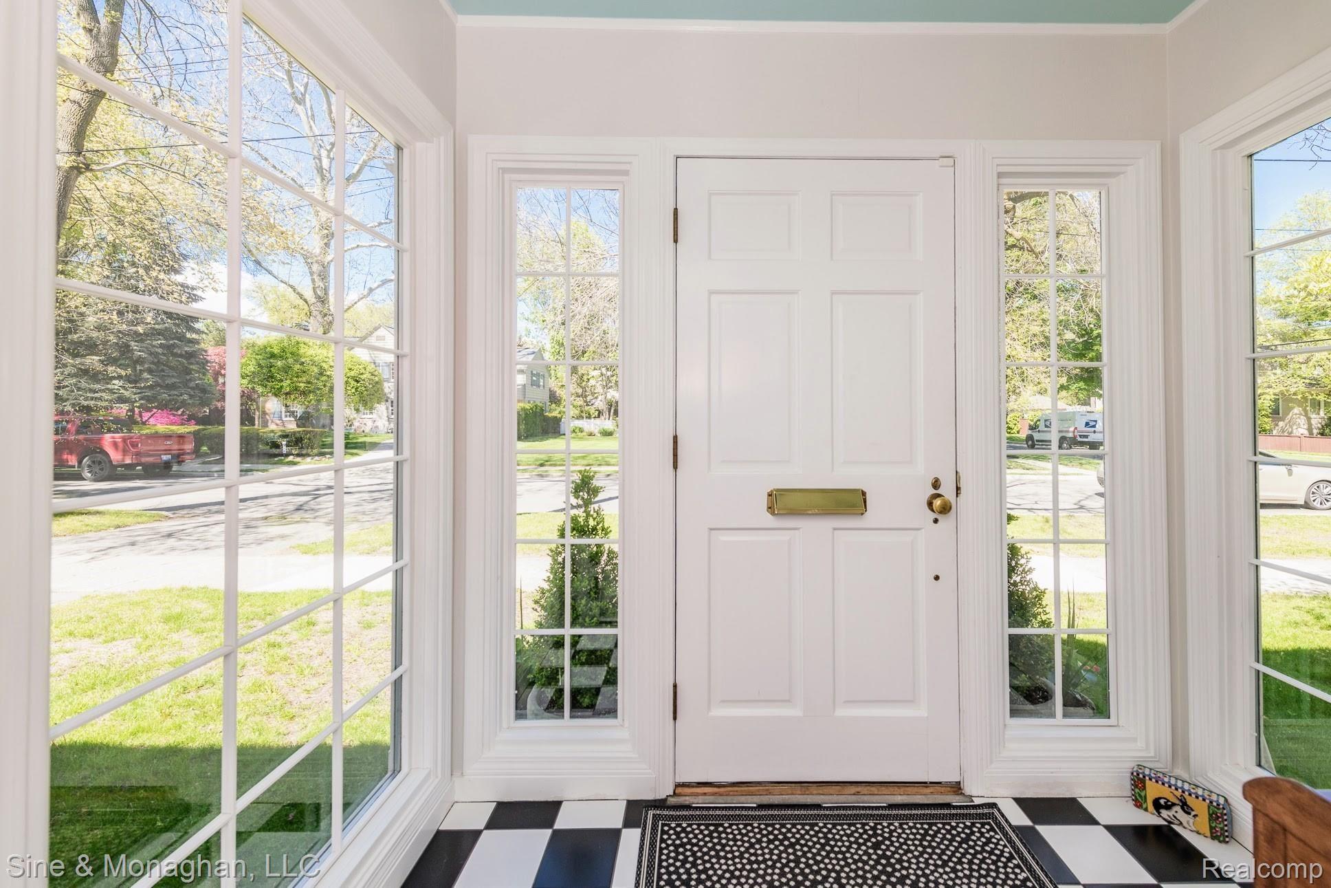 203 Moran Road Grosse Pointe, MI 48236 - Photo 3 of 56 DSC_8776.jpg
