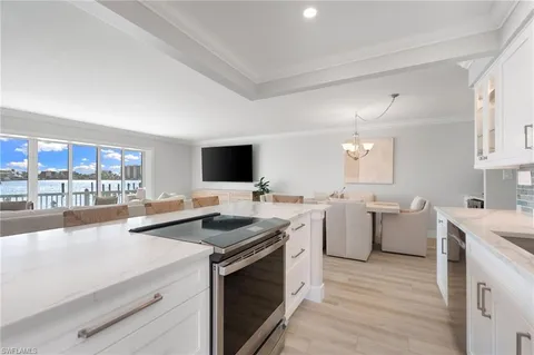 $1,250,000 | 322 Harbour Drive, Unit 103A, Naples, FL 34103
