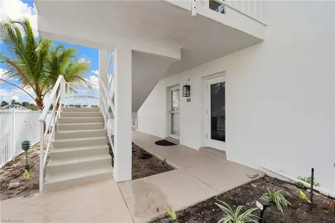 $1,250,000 | 322 Harbour Drive, Unit 103A, Naples, FL 34103