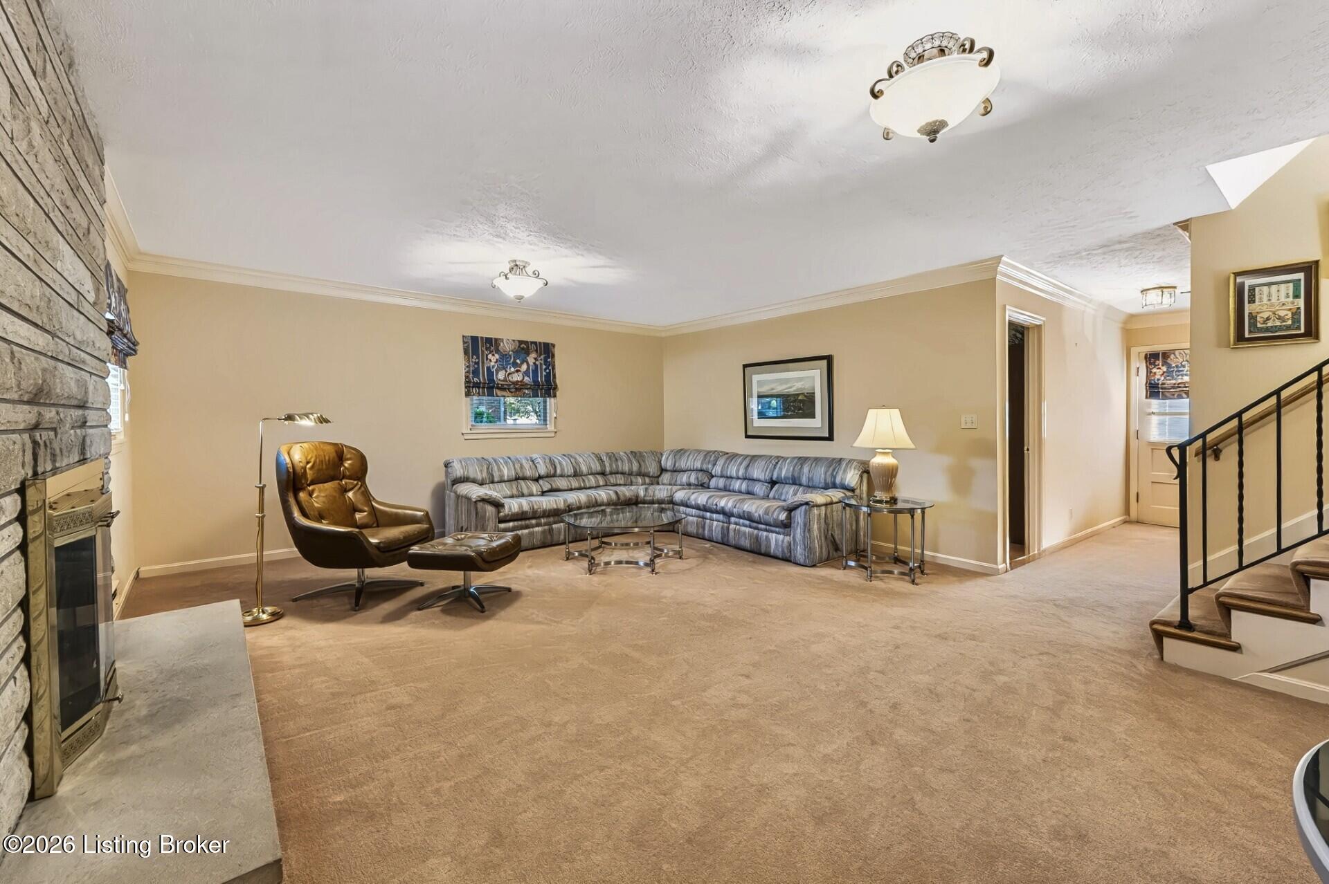 2022 Janlyn Road Louisville, KY 40299 - Photo 27 of 41 Family Room