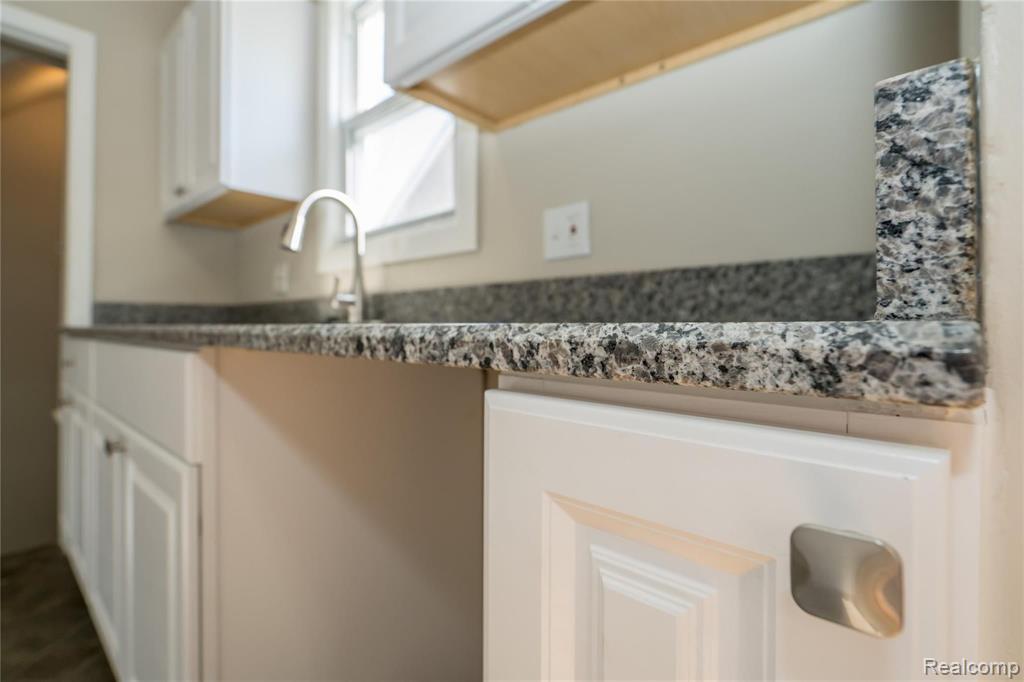 24844 Landau Center Line, MI 48015 - Photo 12 of 58