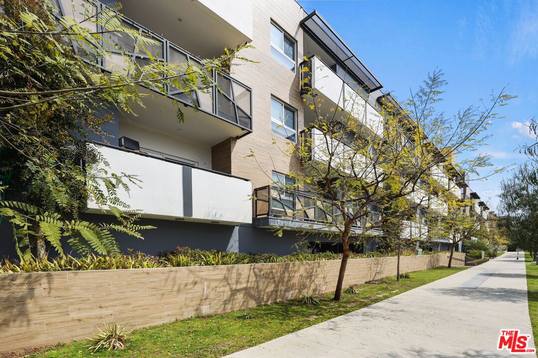 518 North Gramercy Place, Unit PH1 Los Angeles, CA 90004 - Photo 2 of 13 a view of a street with houses