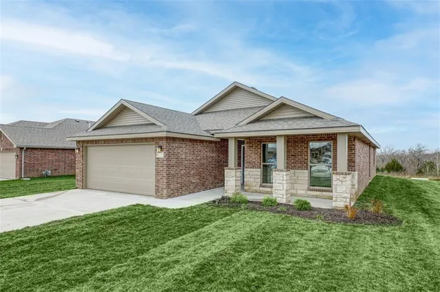 $419,700 | 26571 West 83rd Terrace, Lenexa, KS 66227