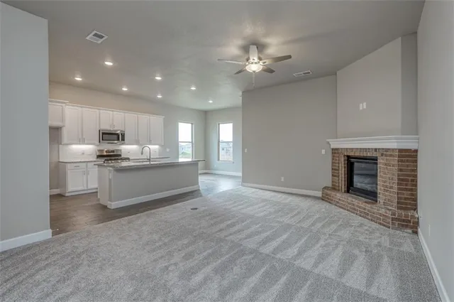 $419,700 | 26571 West 83rd Terrace, Lenexa, KS 66227