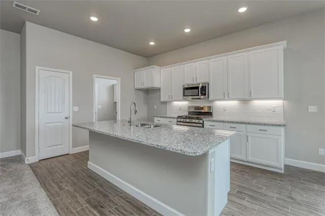 $419,700 | 26571 West 83rd Terrace, Lenexa, KS 66227