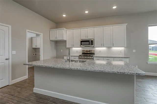 $419,700 | 26571 West 83rd Terrace, Lenexa, KS 66227