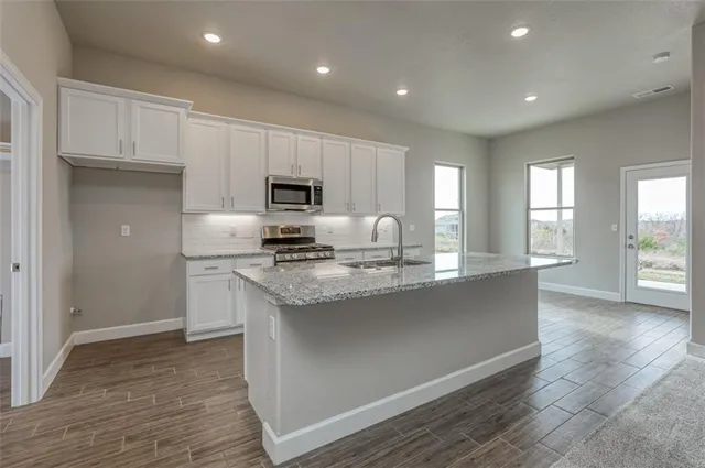 $419,700 | 26571 West 83rd Terrace, Lenexa, KS 66227
