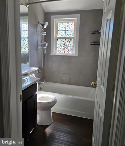 a view of a room with wooden floor and closet