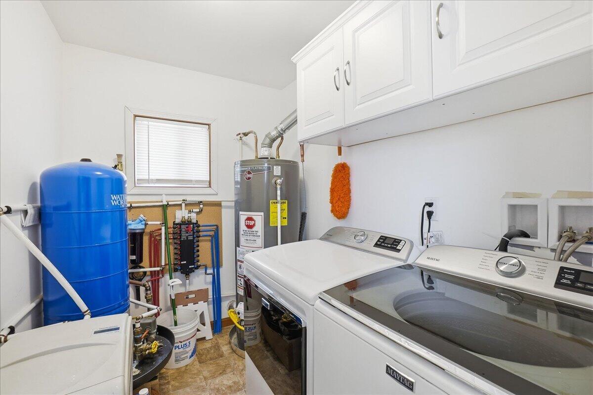 18311 Clark Street Lowell, IN 46356 - Photo 20 of 36 a utility room with dryer and washer